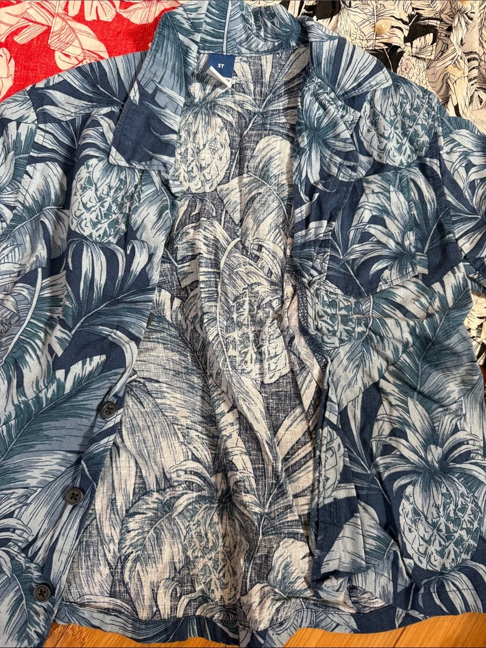 Old Navy size 5 set of 3 boys button down shirts